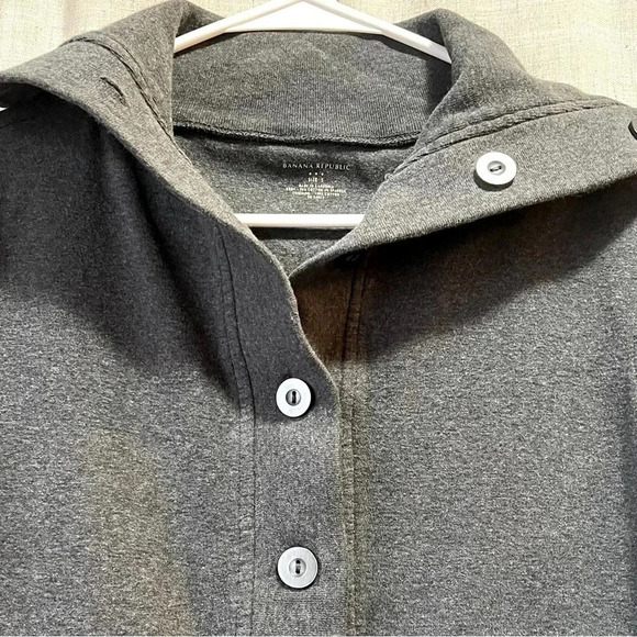 Banana Republic | Grey Button Pullover Collar Neckline Cotton Blend Size Small - Picture 2 of 5